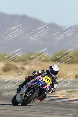media/Oct-04-2025-CVMA (Sat) [[408bcdd6e4]]/Race 13-Amateur Supersport Open/